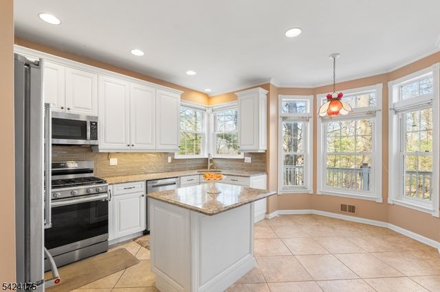70 Hartley Ln, Bernards Twp., NJ 07920