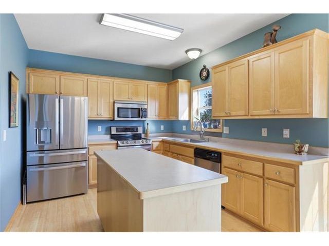 1615 Rolling Hills Lane, River Falls, WI 54022
