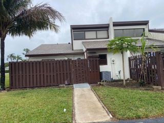 1915 Abbey Road, West Palm Beach, FL 33415