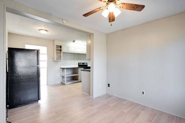 2616 S Southeast Dr, Wichita, KS 67216