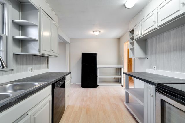 2616 S Southeast Dr, Wichita, KS 67216