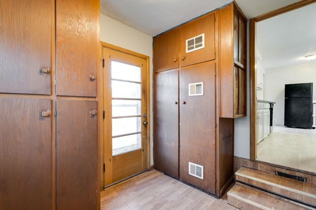 2616 S Southeast Dr, Wichita, KS 67216