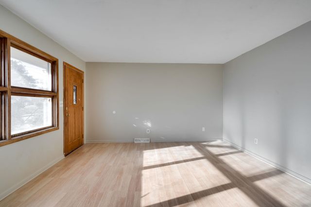 2616 S Southeast Dr, Wichita, KS 67216