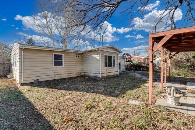 2616 S Southeast Dr, Wichita, KS 67216