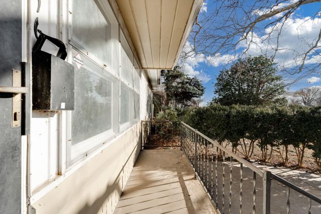 2616 S Southeast Dr, Wichita, KS 67216