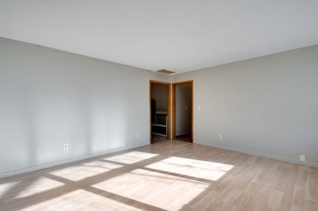 2616 S Southeast Dr, Wichita, KS 67216