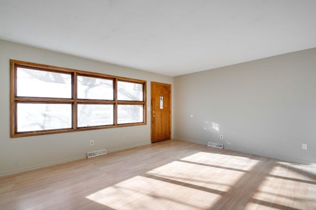 2616 S Southeast Dr, Wichita, KS 67216