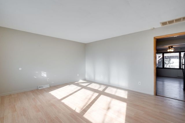 2616 S Southeast Dr, Wichita, KS 67216