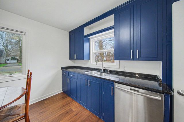 1425 Iroquois Place, Ann Arbor, MI 48104