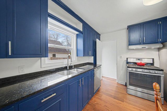 1425 Iroquois Place, Ann Arbor, MI 48104