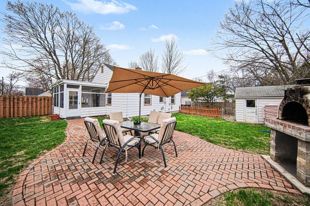 1425 Iroquois Place, Ann Arbor, MI 48104