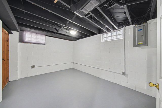 1425 Iroquois Place, Ann Arbor, MI 48104