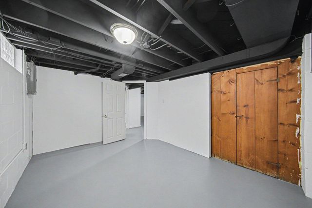 1425 Iroquois Place, Ann Arbor, MI 48104