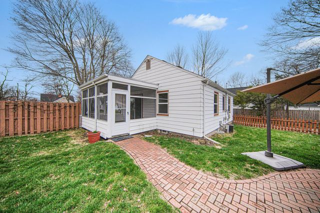 1425 Iroquois Place, Ann Arbor, MI 48104