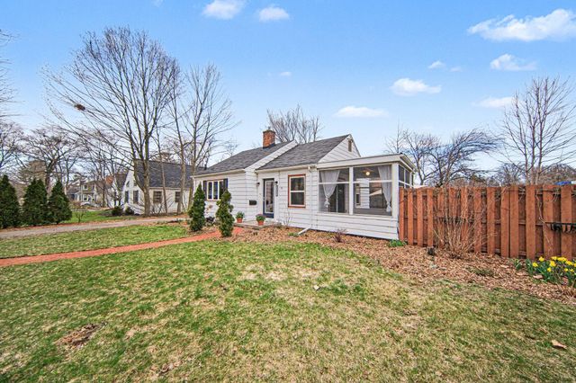 1425 Iroquois Place, Ann Arbor, MI 48104