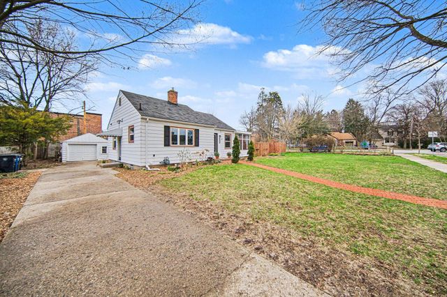 1425 Iroquois Place, Ann Arbor, MI 48104