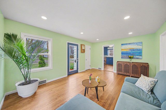 1425 Iroquois Place, Ann Arbor, MI 48104