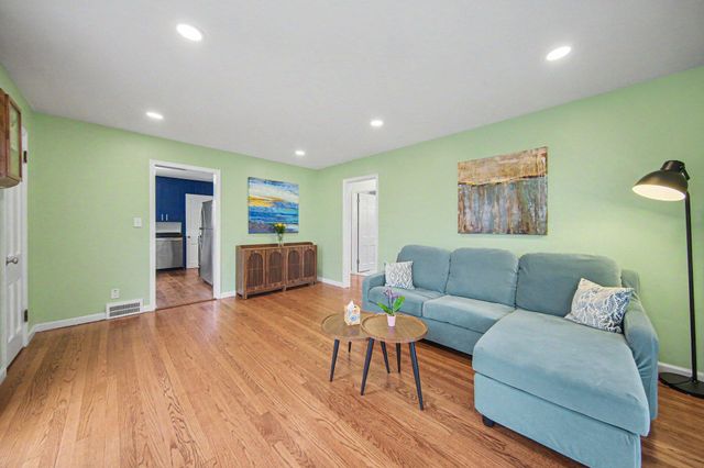 1425 Iroquois Place, Ann Arbor, MI 48104