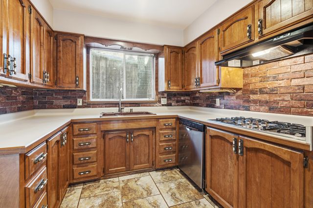 2077 Skyline Drive, Redding, CA 96001