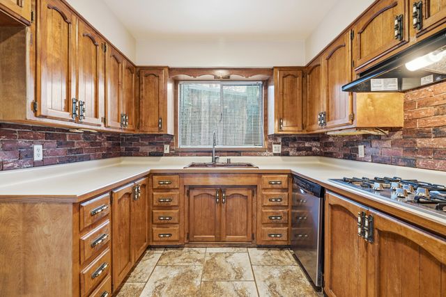 2077 Skyline Drive, Redding, CA 96001