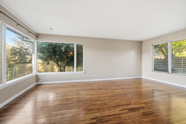 2077 Skyline Drive, Redding, CA 96001