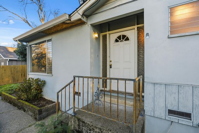 2077 Skyline Drive, Redding, CA 96001