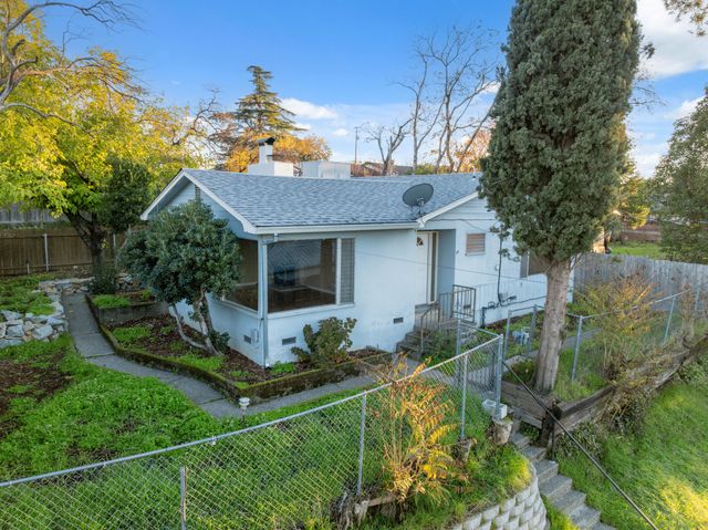 2077 Skyline Drive, Redding, CA 96001