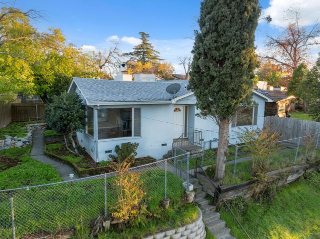 2077 Skyline Drive, Redding, CA 96001