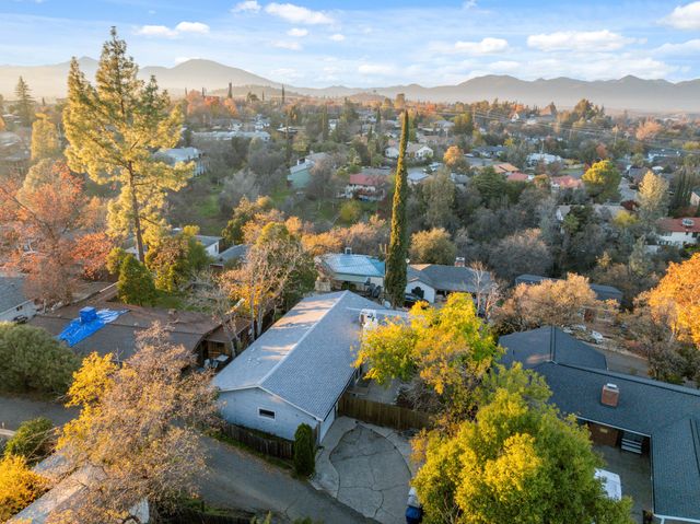 2077 Skyline Drive, Redding, CA 96001