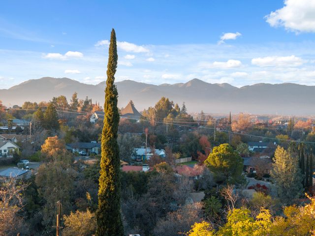 2077 Skyline Drive, Redding, CA 96001