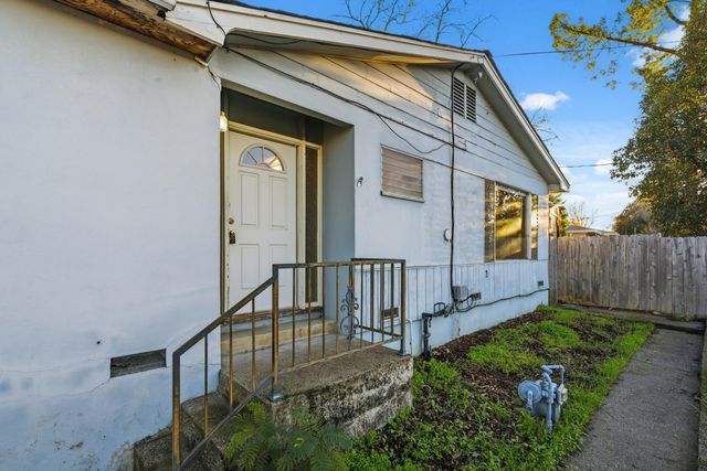 2077 Skyline Drive, Redding, CA 96001