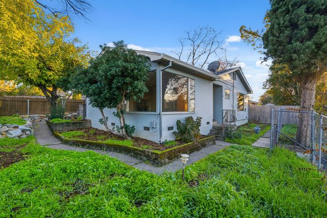 2077 Skyline Drive, Redding, CA 96001