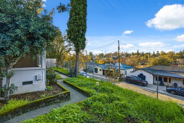 2077 Skyline Drive, Redding, CA 96001