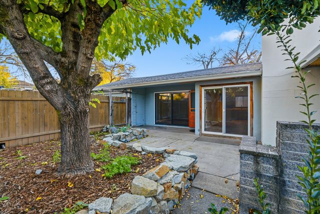 2077 Skyline Drive, Redding, CA 96001