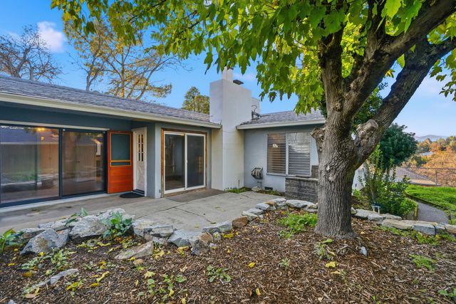 2077 Skyline Drive, Redding, CA 96001