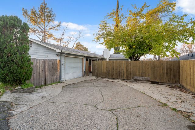 2077 Skyline Drive, Redding, CA 96001