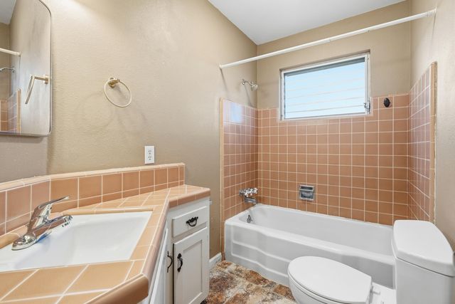 2077 Skyline Drive, Redding, CA 96001