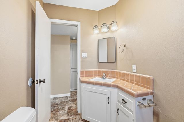 2077 Skyline Drive, Redding, CA 96001