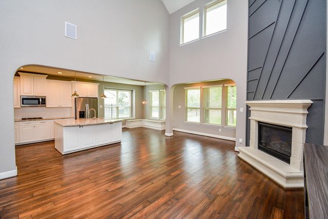 11 Waterfall Way, Tomball, TX 77375