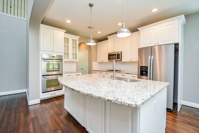 11 Waterfall Way, Tomball, TX 77375