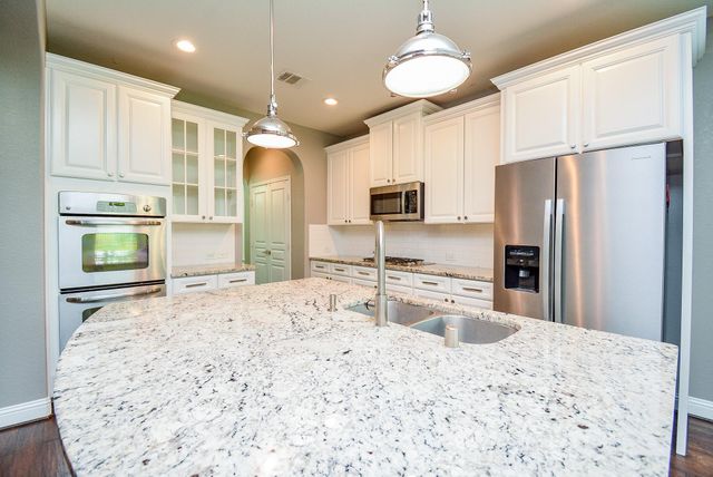 11 Waterfall Way, Tomball, TX 77375