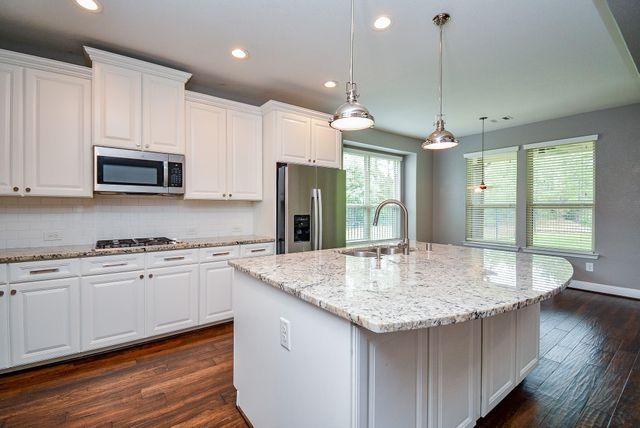 11 Waterfall Way, Tomball, TX 77375