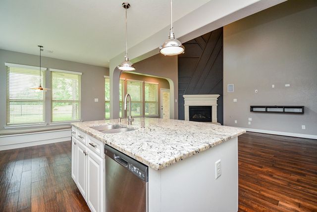 11 Waterfall Way, Tomball, TX 77375