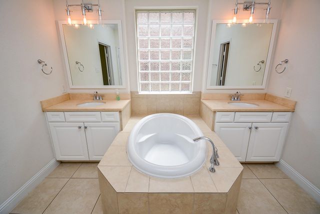 11 Waterfall Way, Tomball, TX 77375