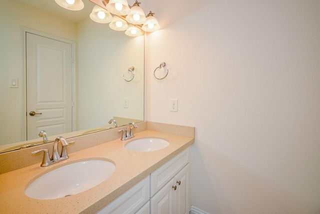 11 Waterfall Way, Tomball, TX 77375