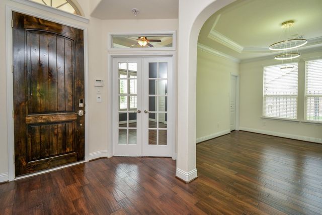 11 Waterfall Way, Tomball, TX 77375