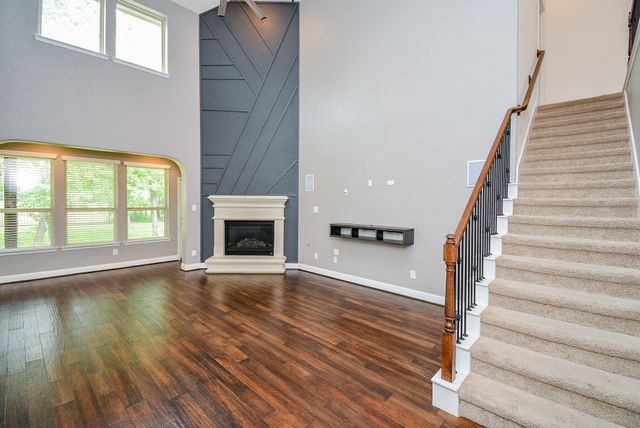 11 Waterfall Way, Tomball, TX 77375