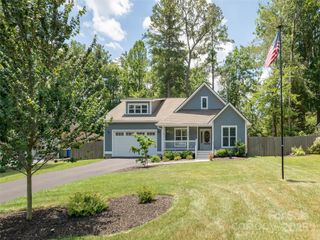 727 Shadywood Lane, Hendersonville, NC 28792