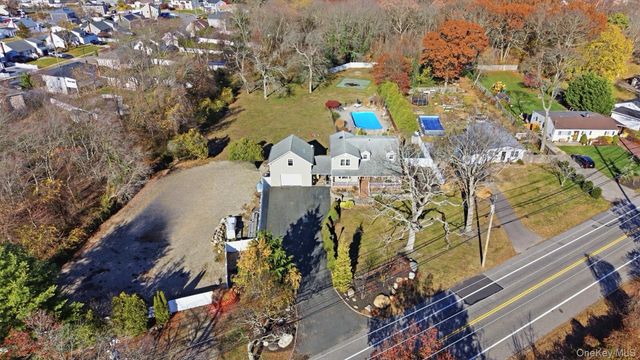 2011 Orinoco Drive, West Islip, NY 11795