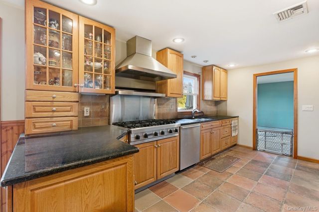 2011 Orinoco Drive, West Islip, NY 11795